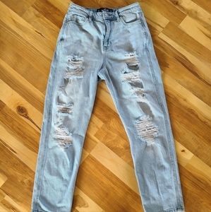 Hollister Curvy Ultra Highrise Mom Jeans